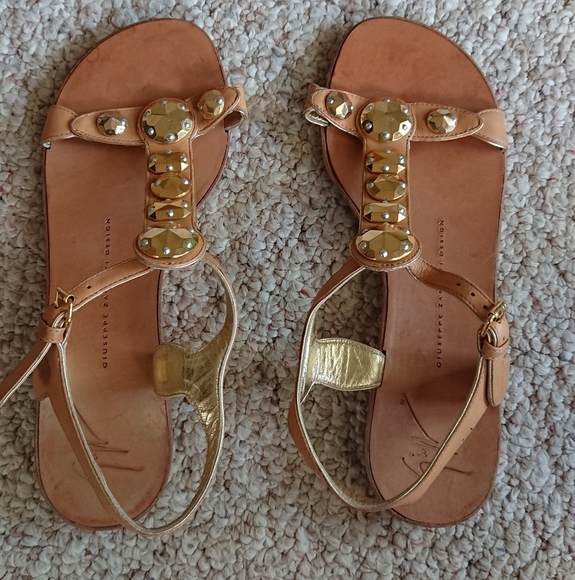 Giuseppe Zanotti Tan Sandals with Gold embellishment size 36 - Picture 2 of 12